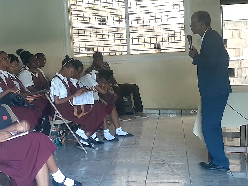 Comment les jeunes filles du Collège Saint-Louis de Bourdon ont accueilli La Belle Amour Humaine de Jacques Stephen Alexis ?